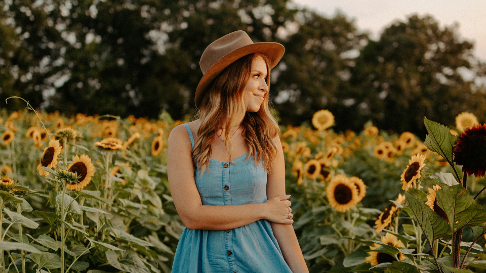 woman experiencing the top 7 pregnancy symptoms